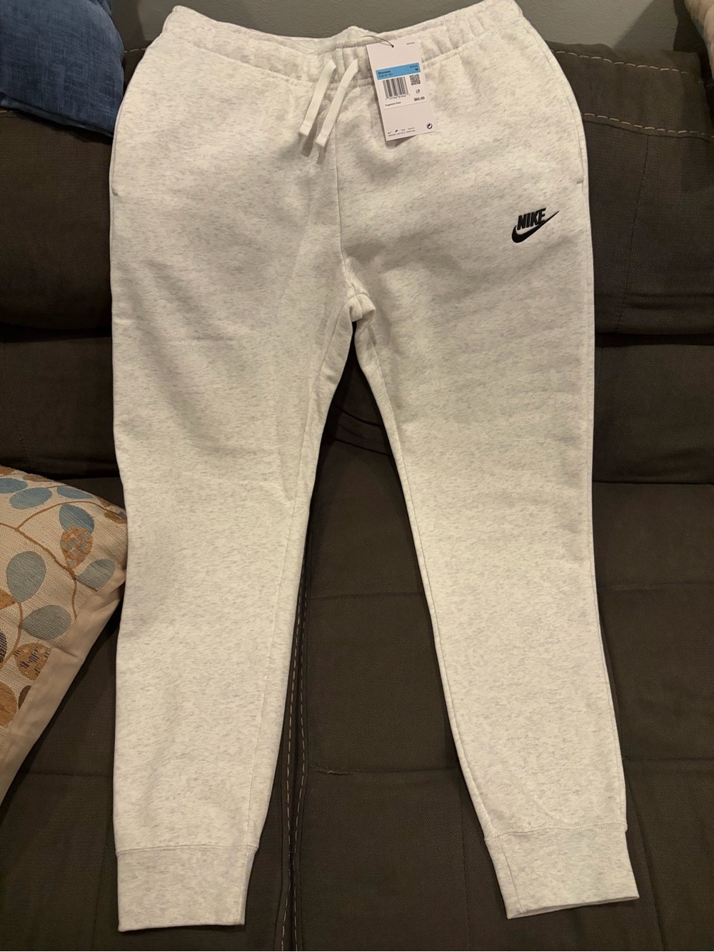 Nike Women’s light gray Fleece Jogger Bottoms